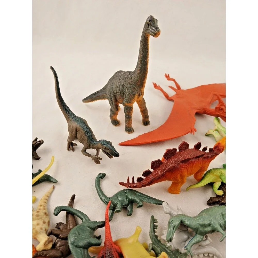 80+ LOT Vintage 1990’s Plastic and Rubber Toy Dinosaurs Dinosaur HUGE